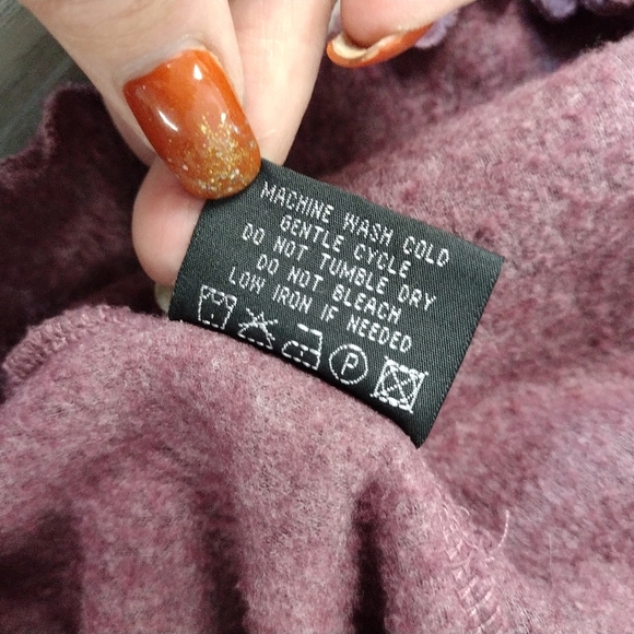 Breast cancer awareness deep mauve color pullover with lettuce hems, size XL - Picture 9 of 9